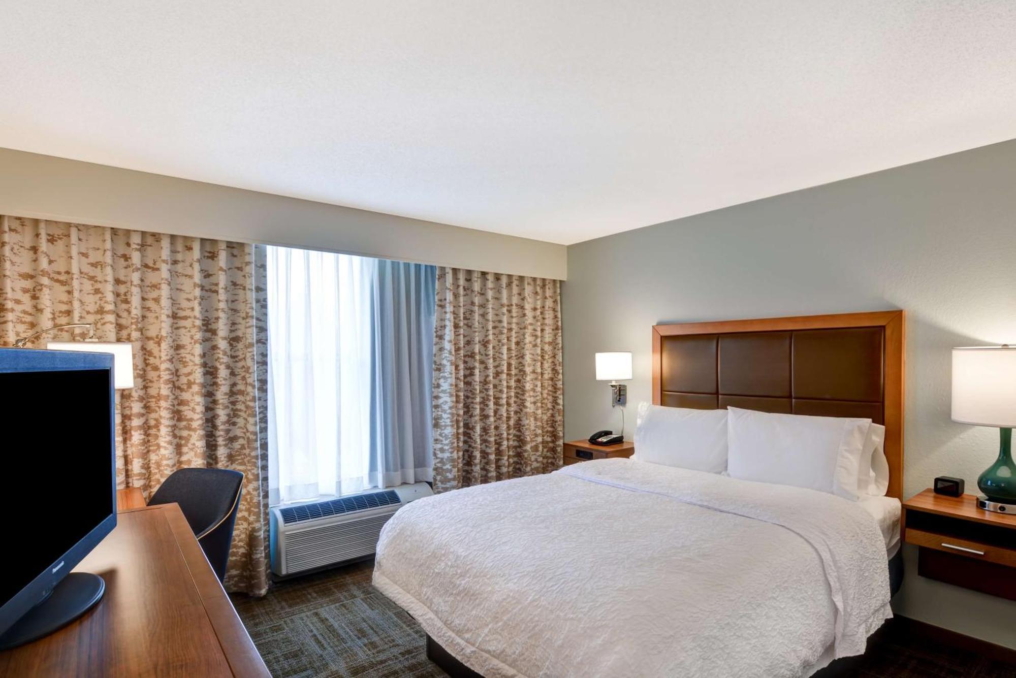 Hampton Inn State College Exterior photo