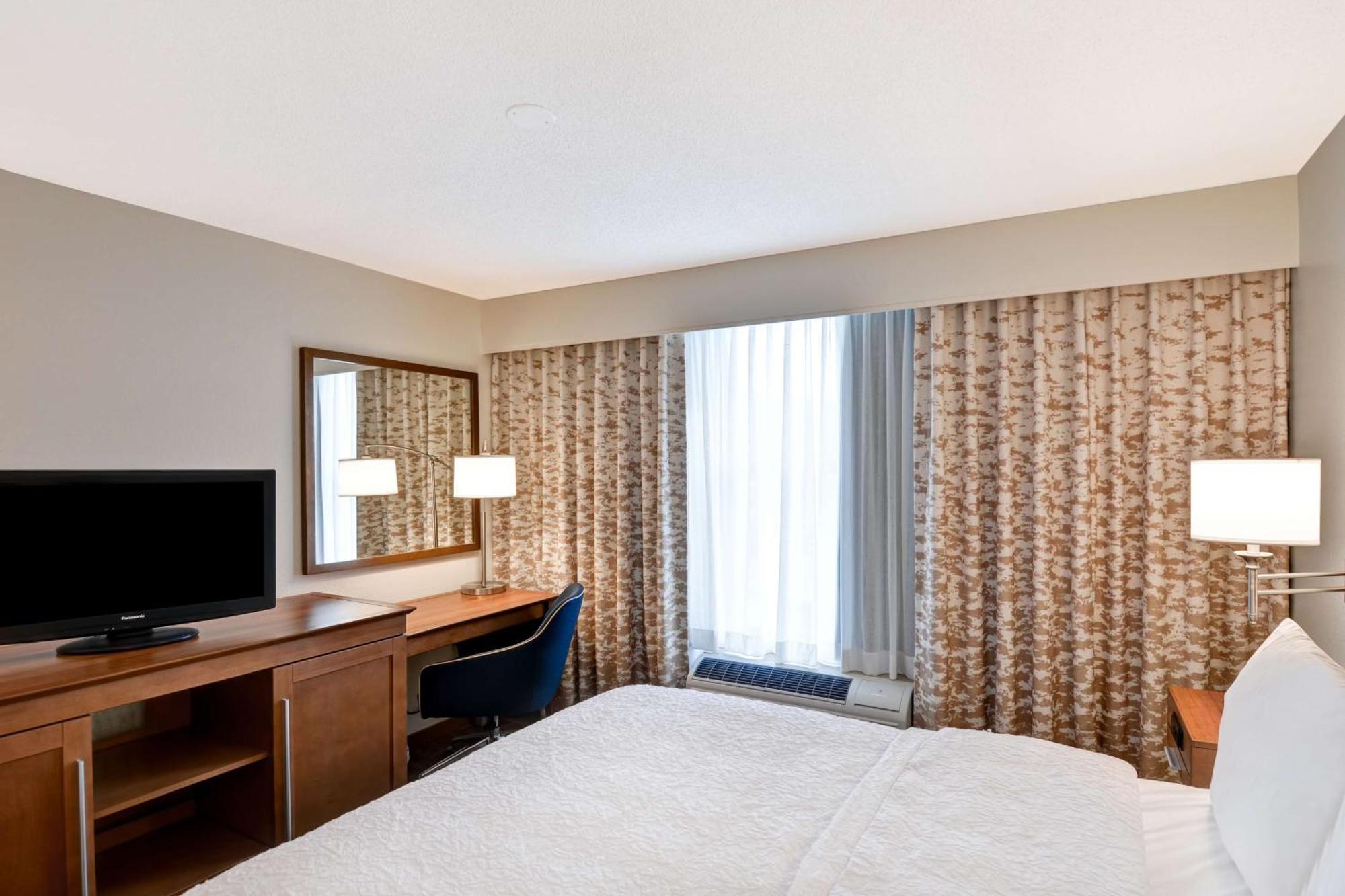 Hampton Inn State College Exterior photo