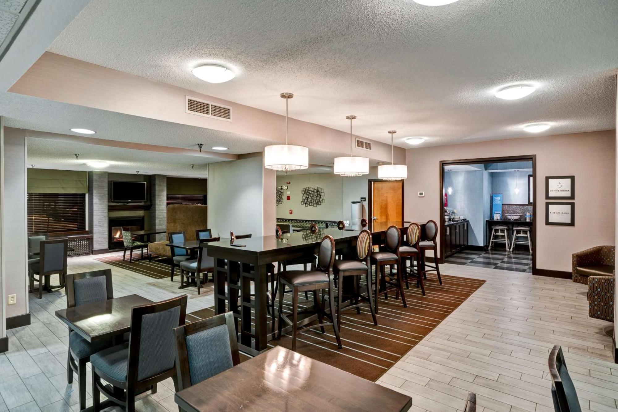 Hampton Inn State College Exterior photo