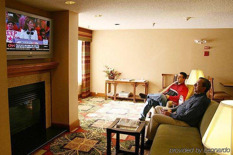 Hampton Inn State College Room photo