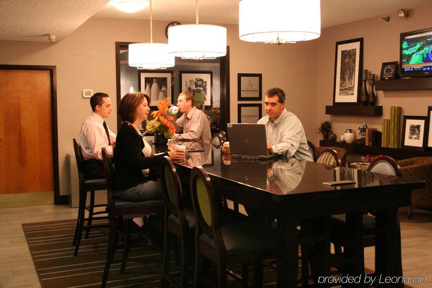 Hampton Inn State College Restaurant photo