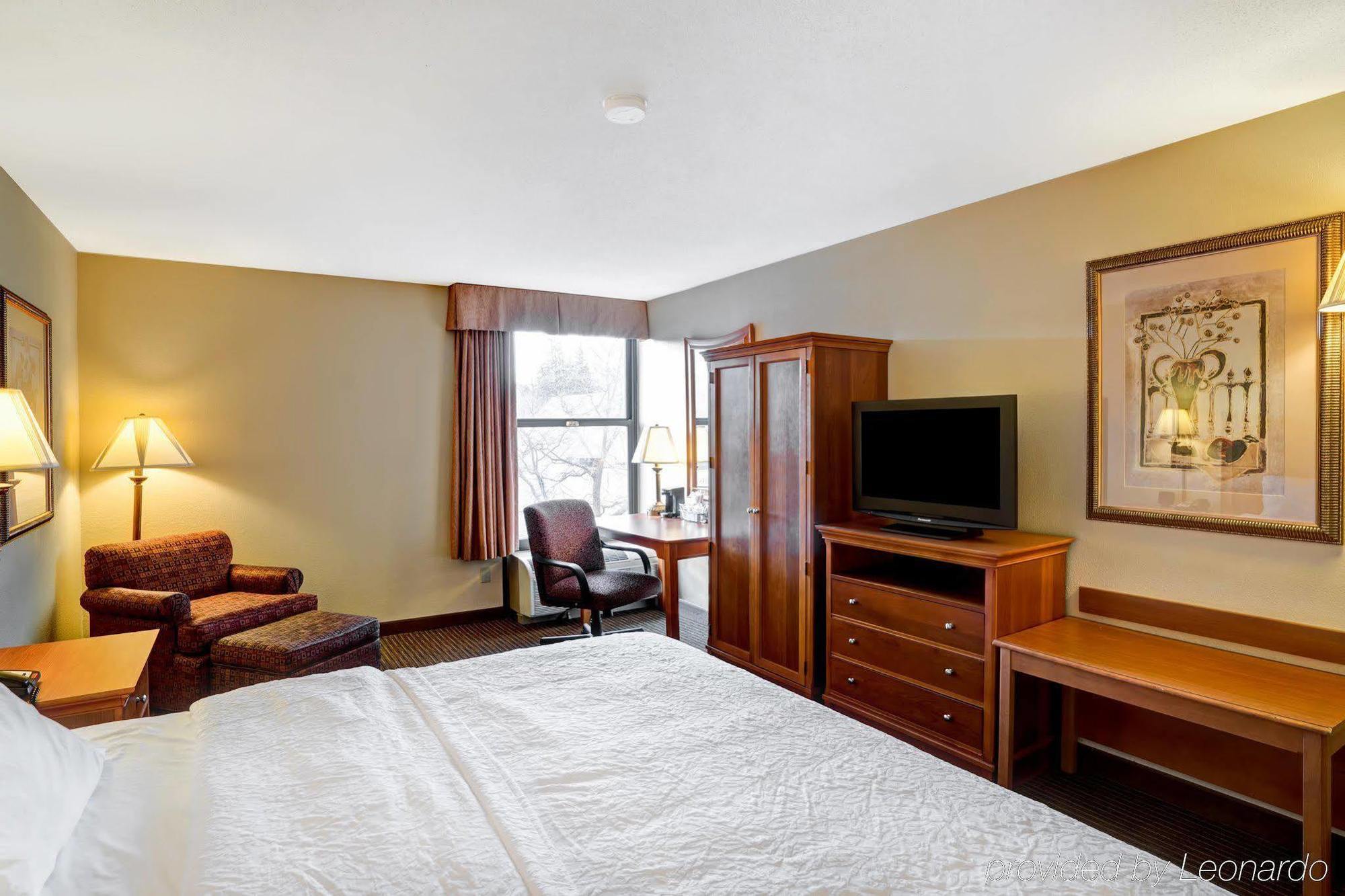 Hampton Inn State College Exterior photo
